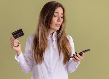 Un juicio por deuda de tarjeta de crédito no ocurre de forma automática.