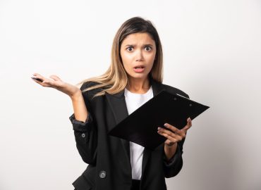 Cuando una persona enfrenta una deuda, es común recibir llamadas o notificaciones de distintos intermediarios.