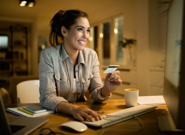 Un préstamo digital es un crédito que se solicita, es aprobado y administrado completamente en línea.